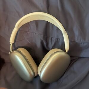 Apple airpod max headphones